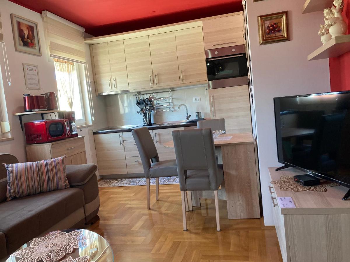 Apartment Capriati With Parking Garage Umag Exterior photo